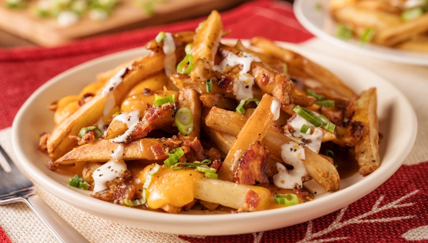 Poutine Canada - The national dish in Canada You Need To Try